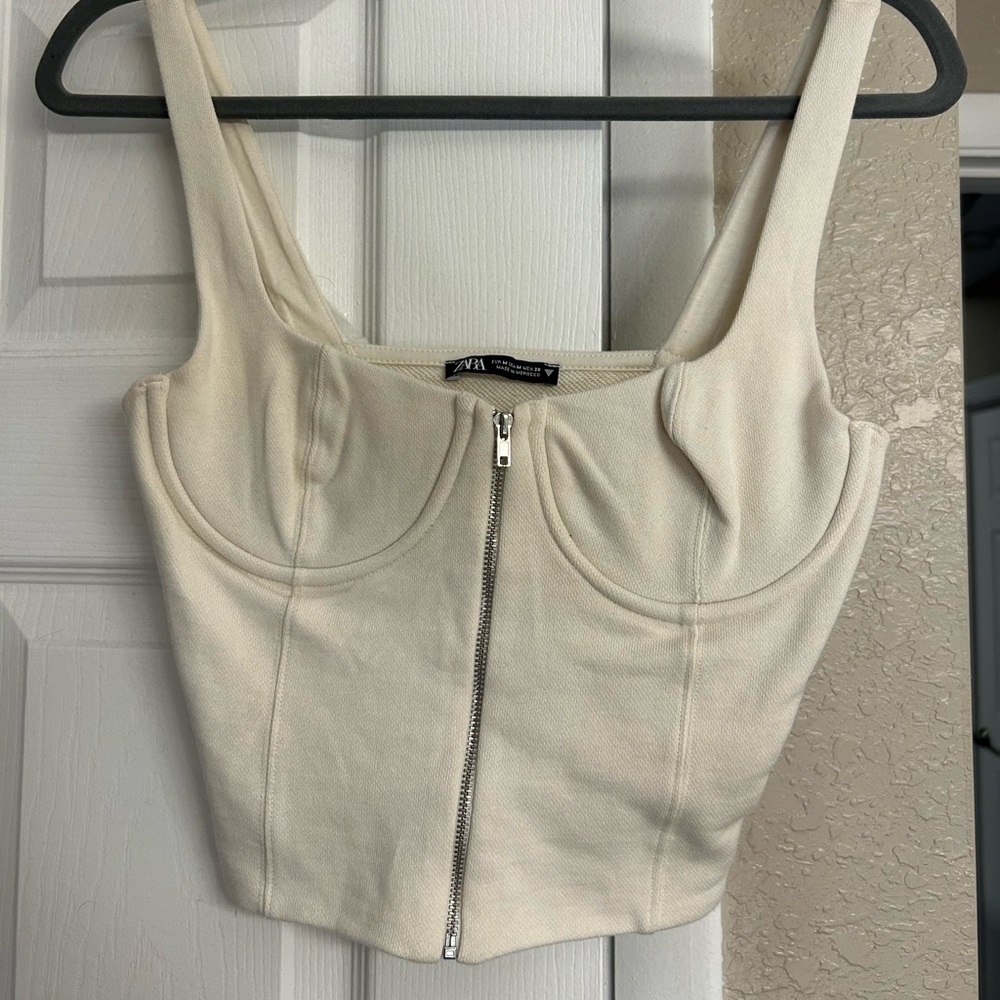 Zara top, no tags worn once mint condition!